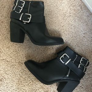 BlCk cute booties